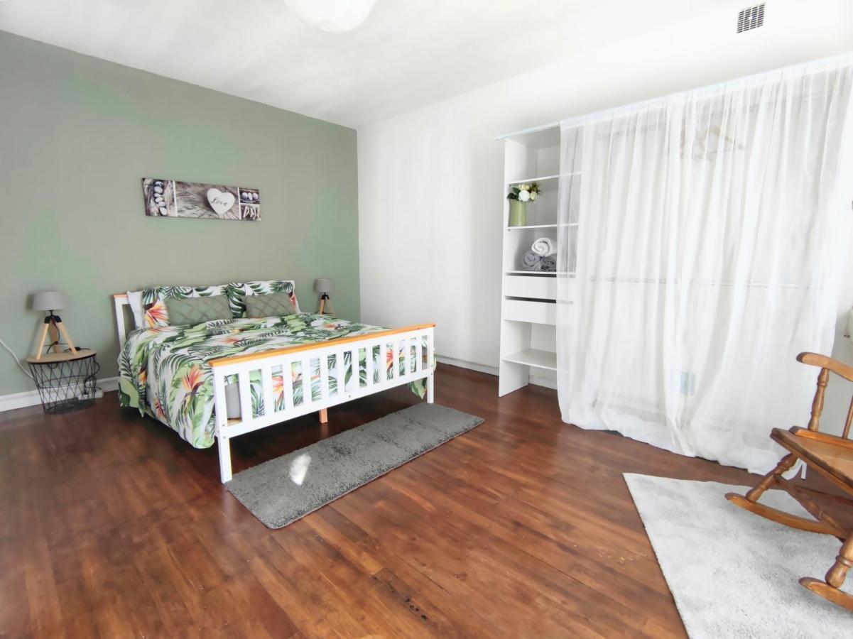 Number 22 - Le Dorat - Apartment One With Garden & Free Parking Exterior foto